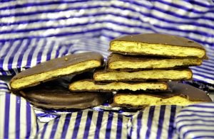 MARIE BISCUITS ROUND